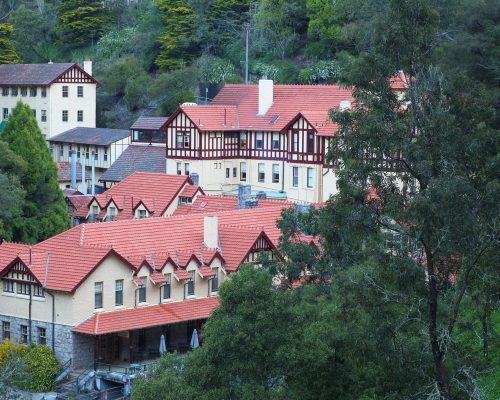 Jenolan Caves Village-min